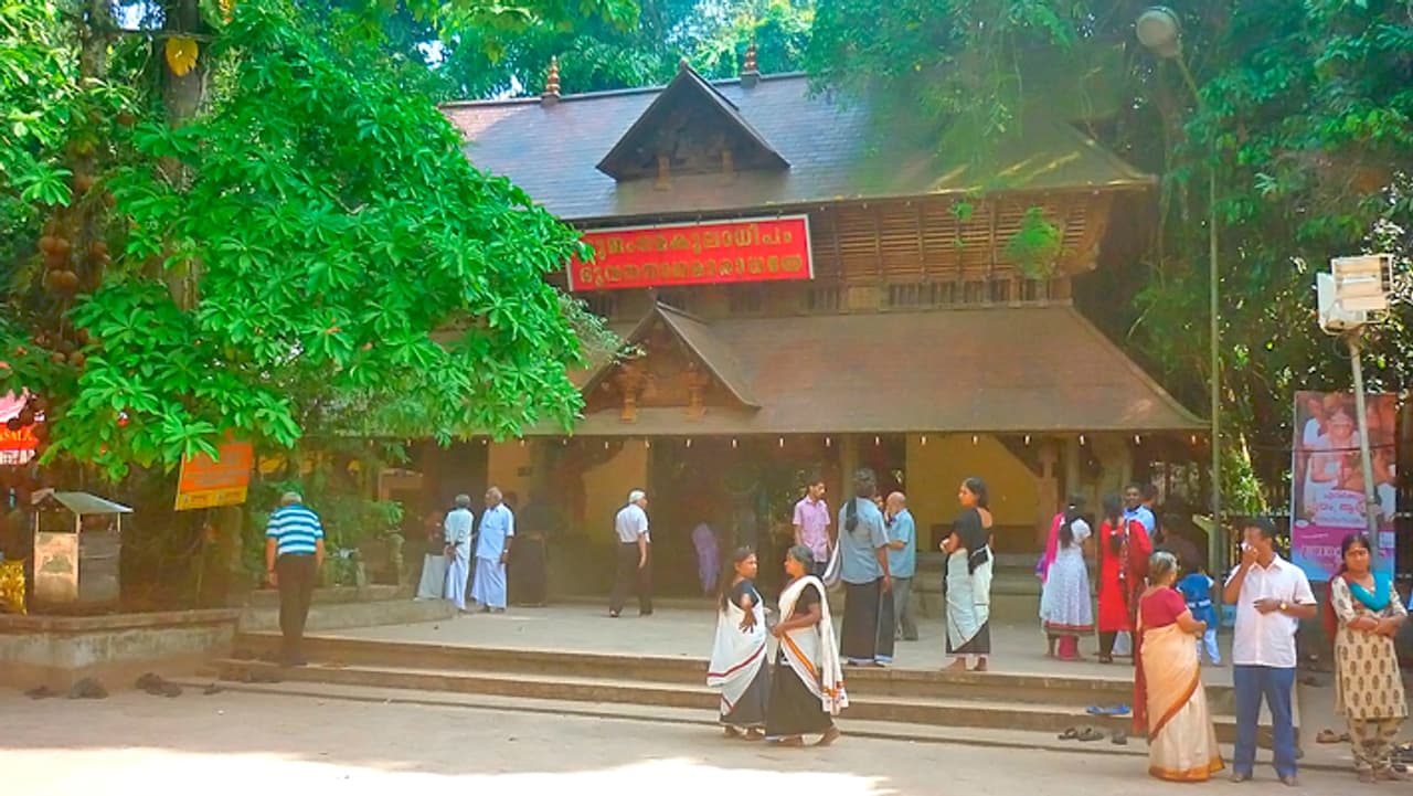 कुठे आहे नागदेवतेचे अनोखे मंदिर