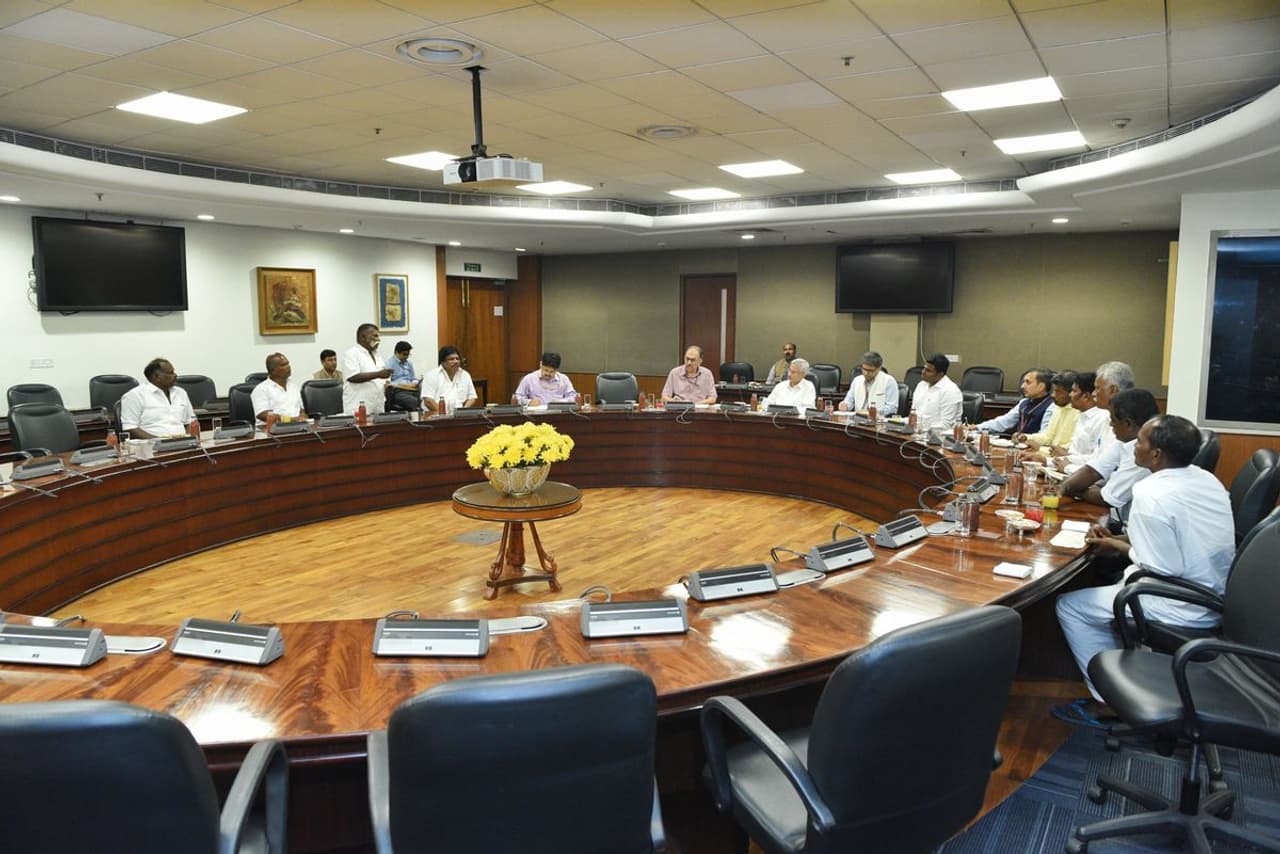 இலங்கை கடற்படை அட்டூழியம்