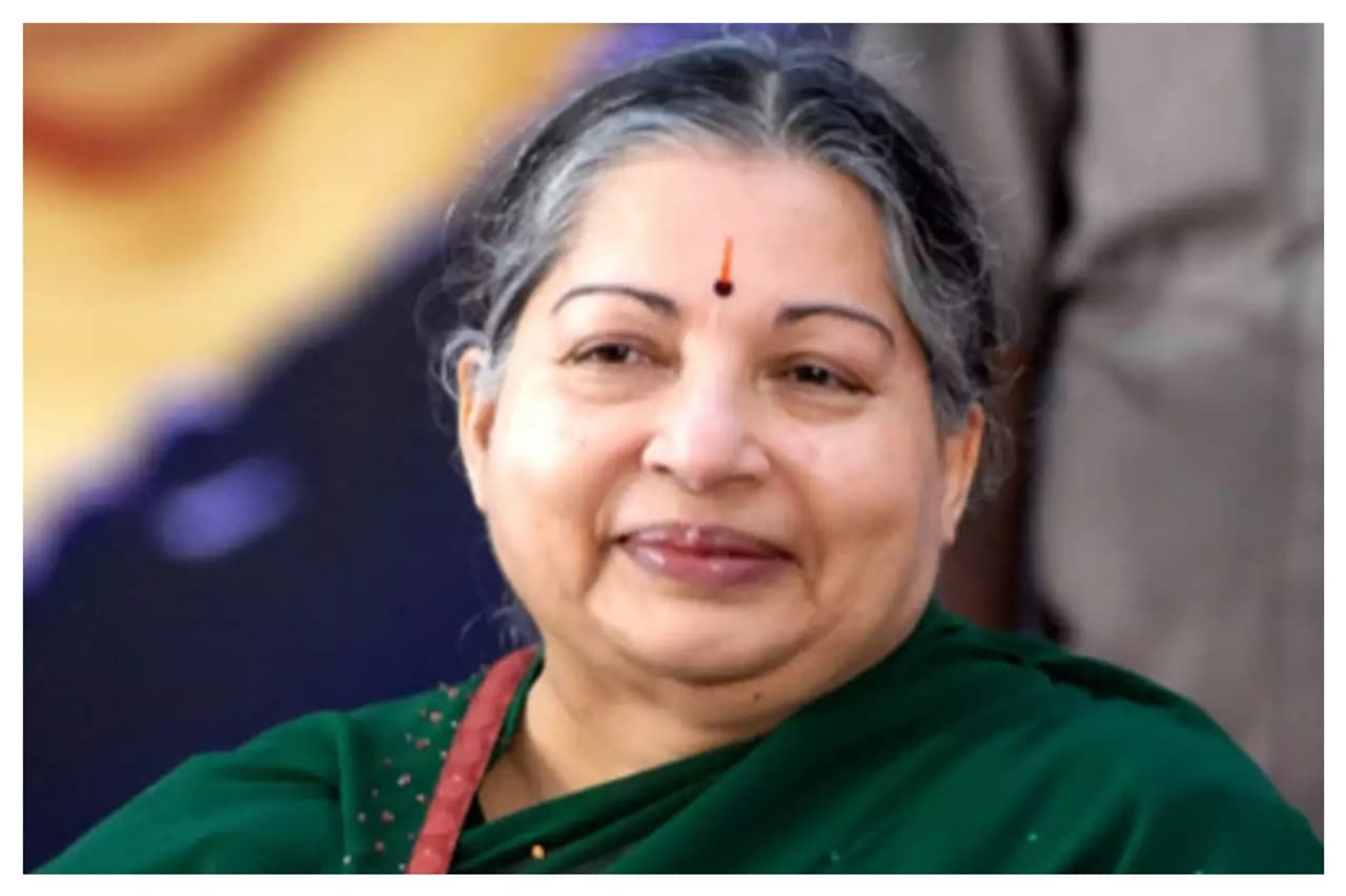 ஜெயலலிதாவின் 27 கிலோ தங்க நகைகள் நிலப் பத்திரங்கள் ஒப்படைக்க நீதிமன்றம் உத்தரவு! யாரிடம் தெரியுமா?