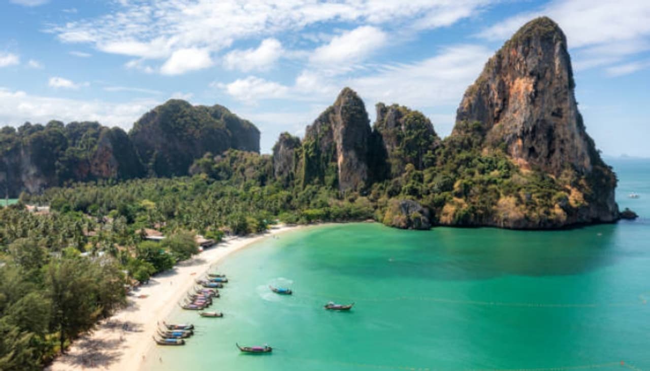 প্রিয়জনের সঙ্গে ঘুরে আসুন থাইল্যান্ড (Thailand) 