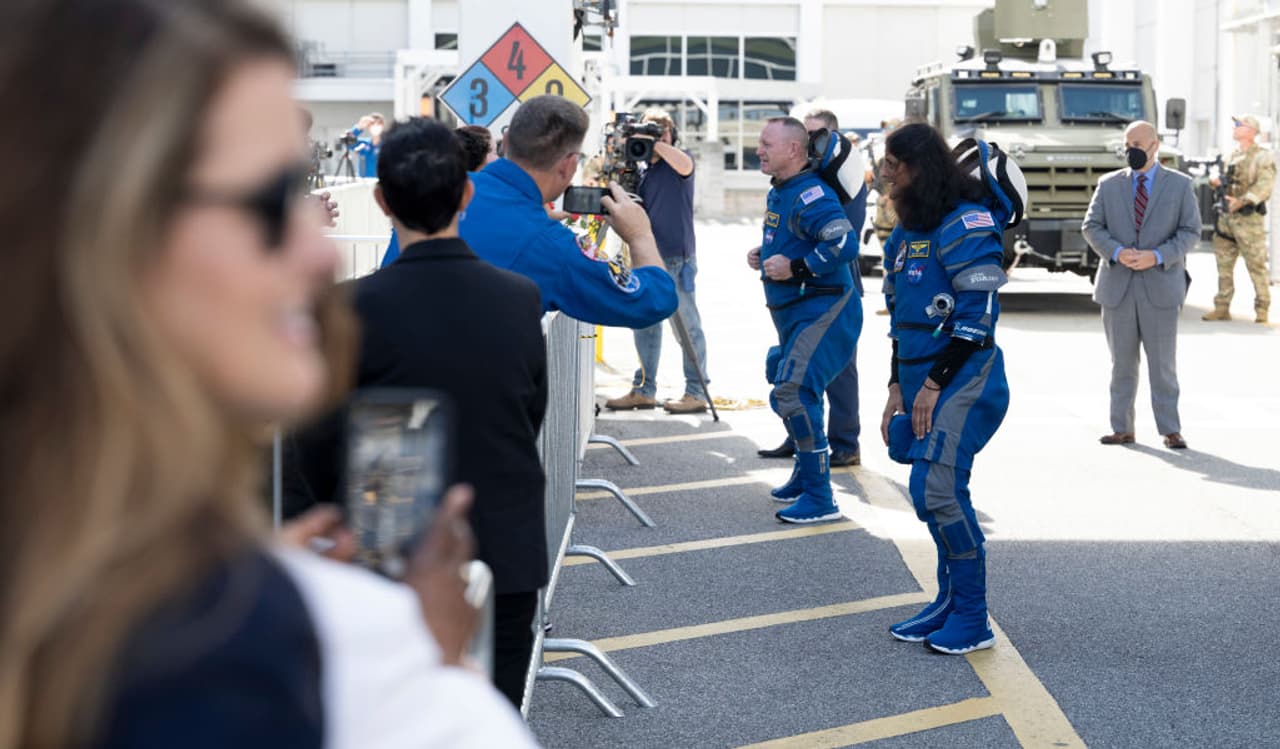 २ अंतराळवीर ६ जूनपासून पडलेत अडकून 