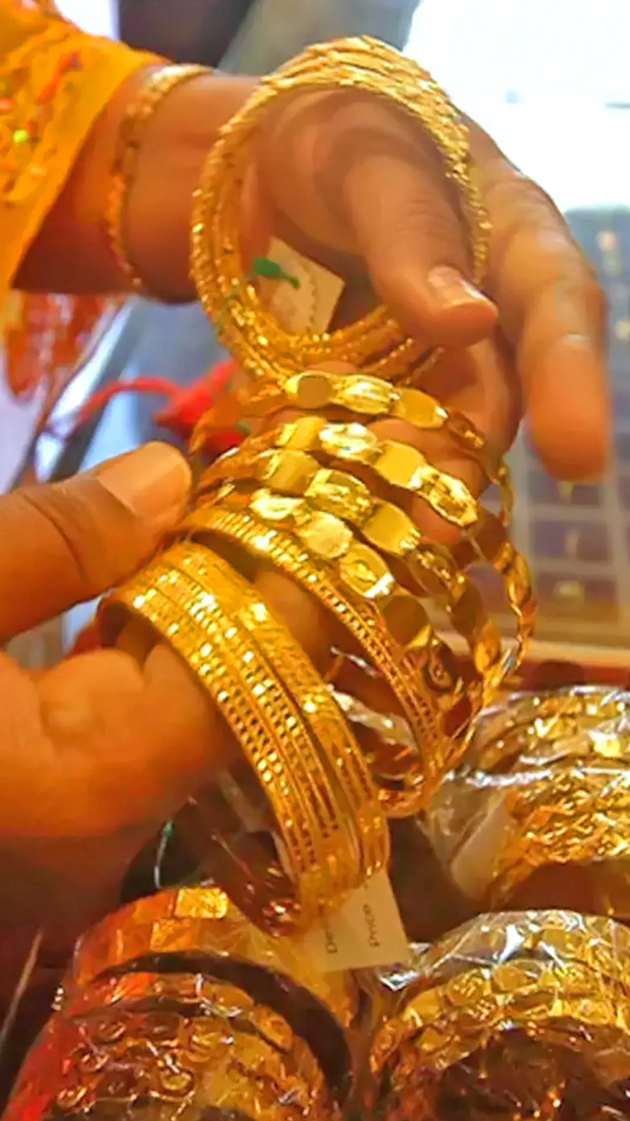 పసిడి పరుగులు