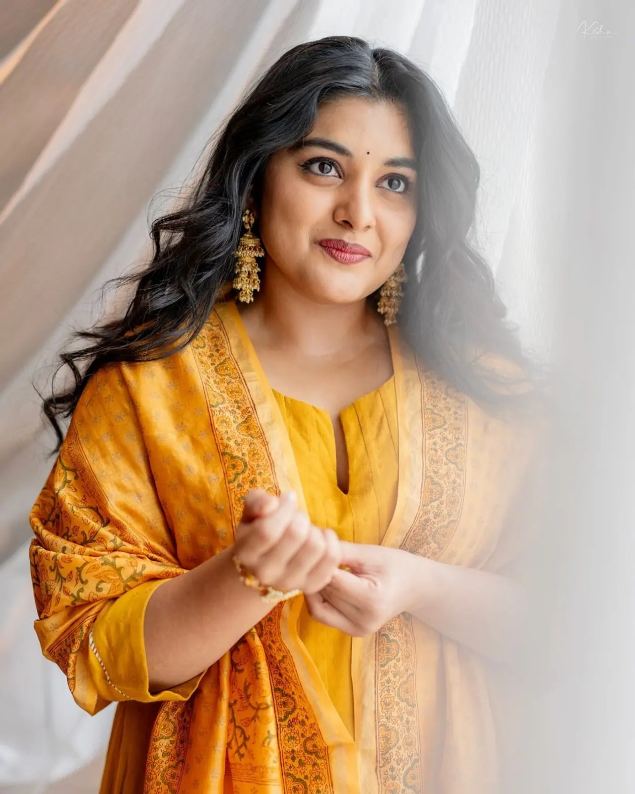 Nivetha thomas Nivetha thomas