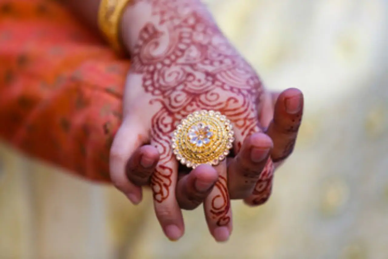 ভাইকে বিয়ে করল বোন! 