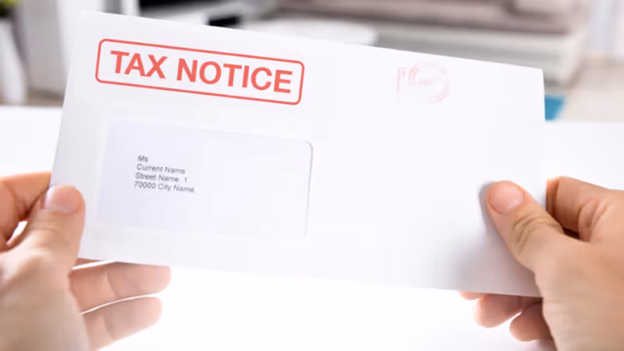 বছরে নির্দিষ্ট অঙ্কের বেশি অর্থ লেনদেন করলেই আয়কর বিভাগের নজরে পড়ে যাওয়ার আশঙ্কা রয়েছে বছরে নির্দিষ্ট অঙ্কের বেশি অর্থ লেনদেন করলেই আয়কর বিভাগের নজরে পড়ে যাওয়ার আশঙ্কা রয়েছে