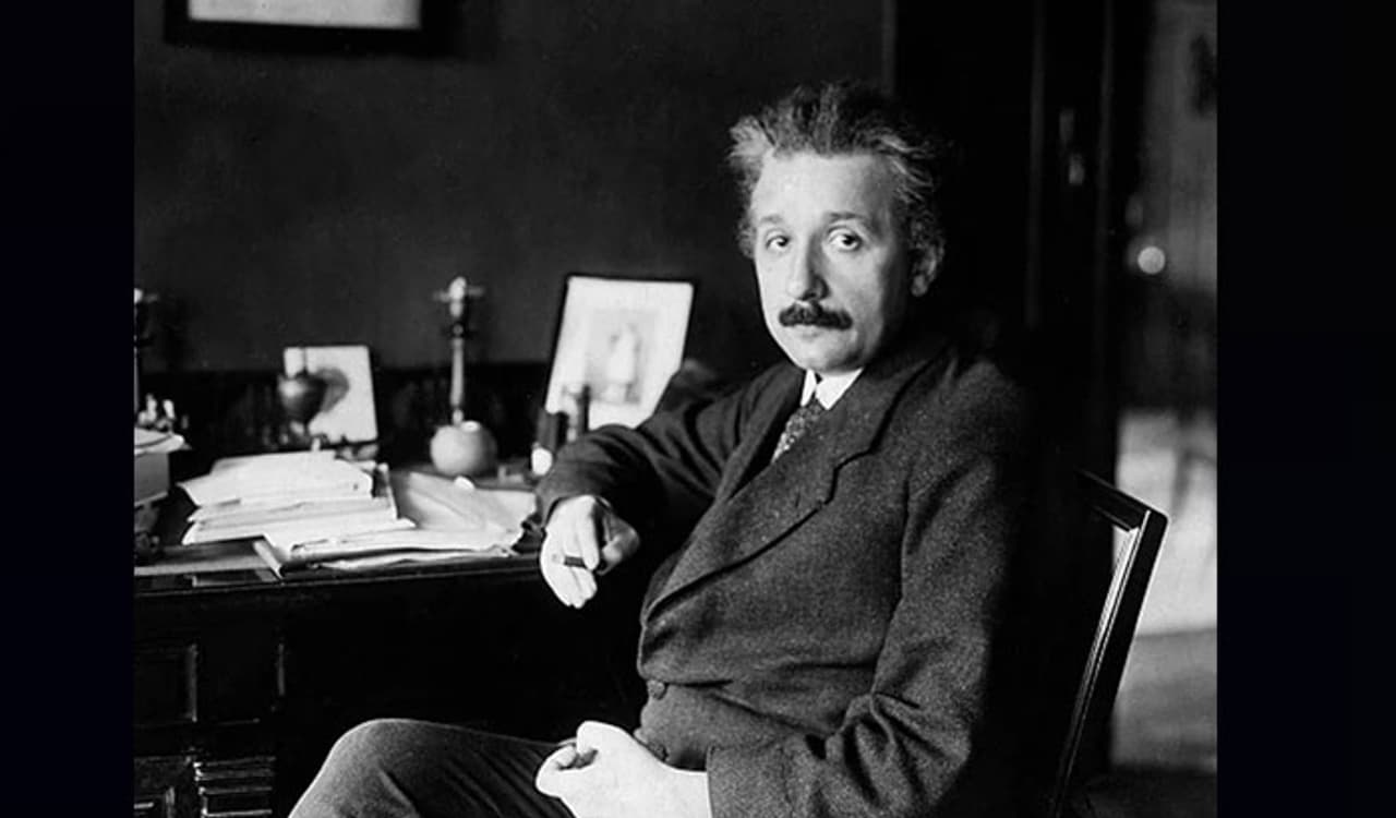 ஐன்ஸ்டீனின் கோட்பாடு