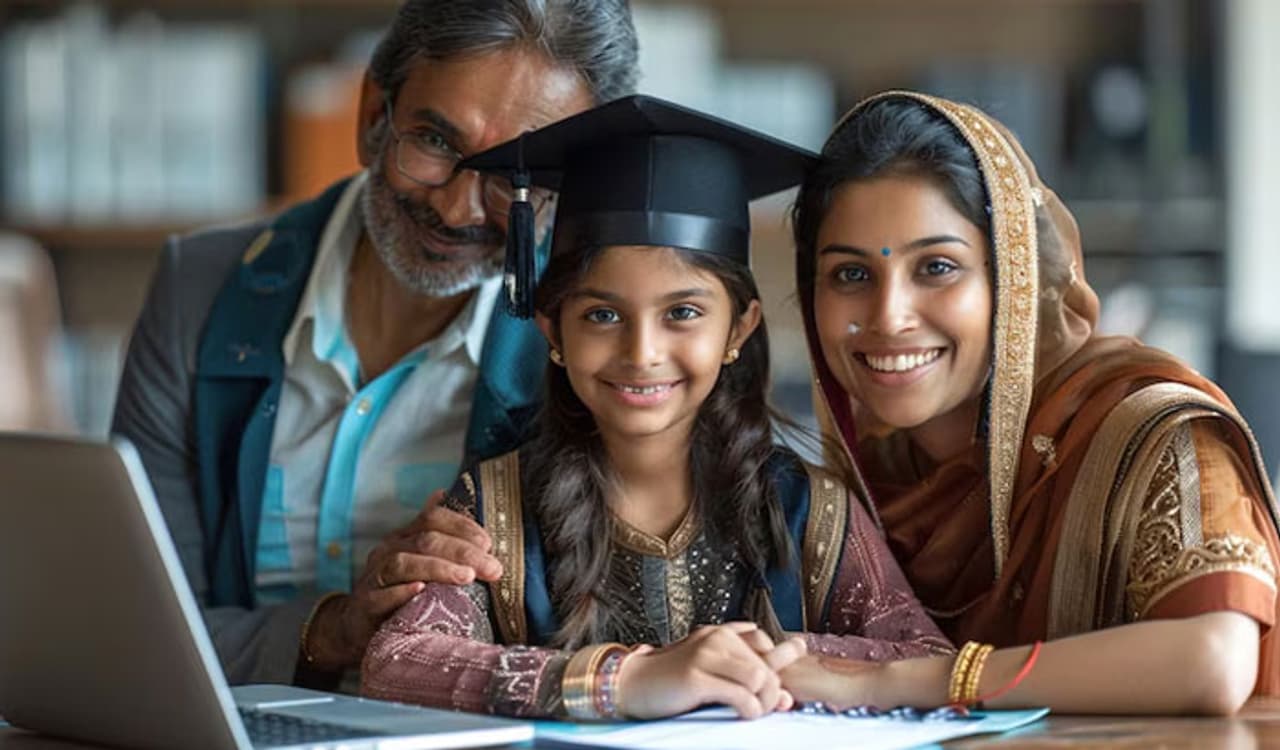 ₹50,000 స్కాలర్‌షిప్: ఎవరికి దక్కుతుంది?