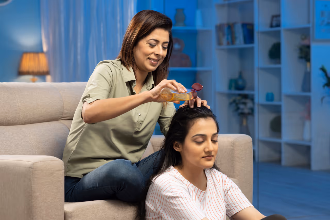 హెయిర్ ఆయిల్ తో జుట్టు రాలడానికి చెక్ 