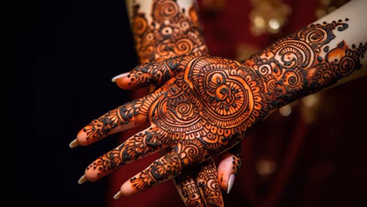 Mehndi During Pregnancy in Tamil