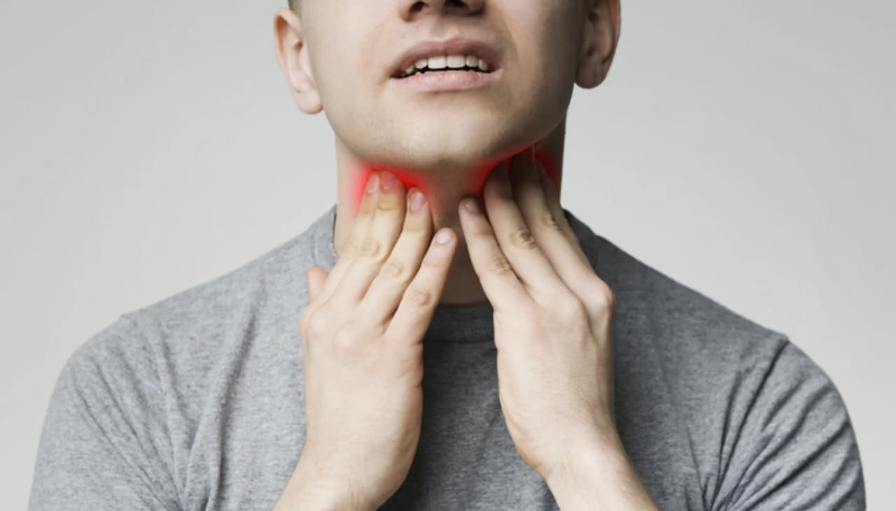 തൊണ്ടയിലെ ക്യാൻസര്‍; ശ്രദ്ധിക്കപ്പെടാതെ പോകുന്ന ലക്ഷണങ്ങള്‍