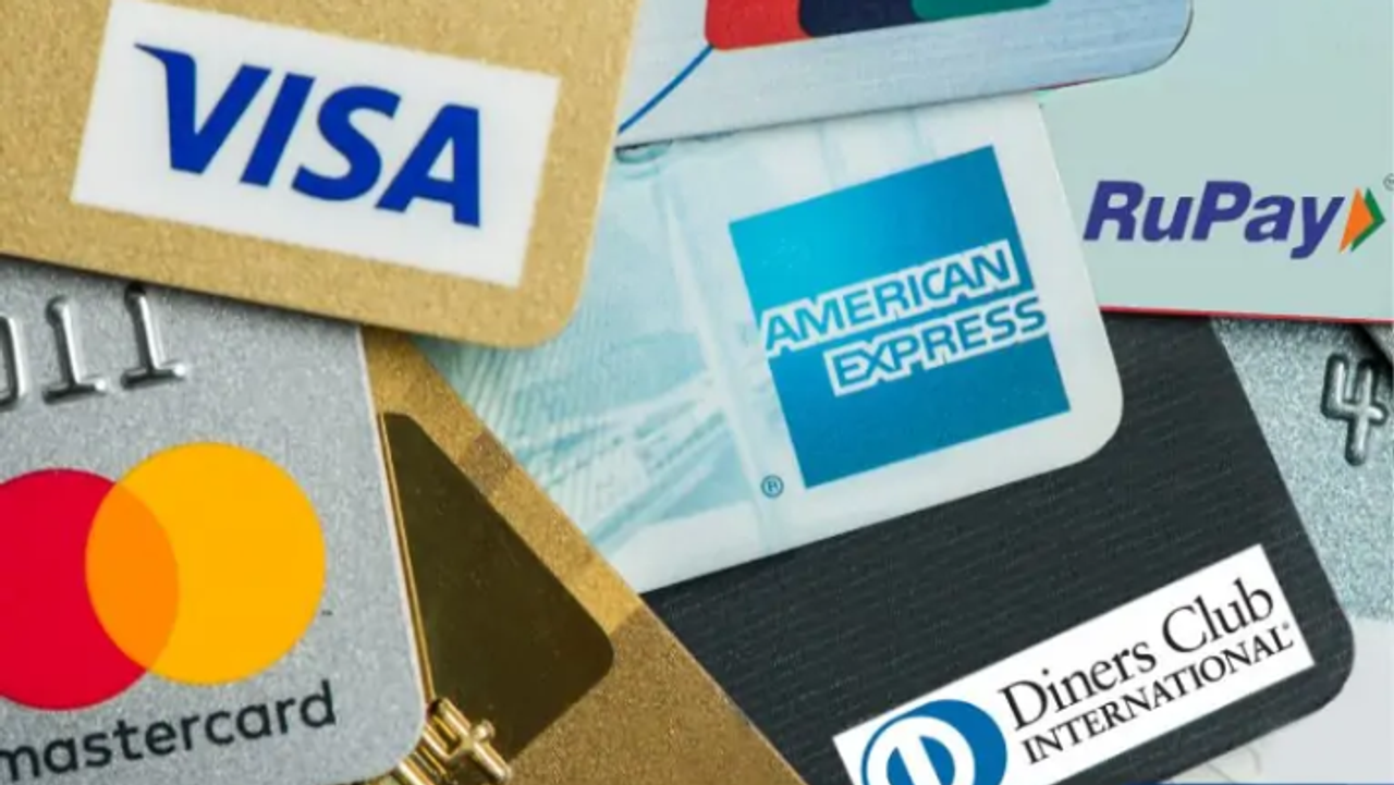 ಡೆಬಿಟ್ ಮತ್ತು ಕ್ರೆಡಿಟ್ ಕಾರ್ಡ್ ಬಳಕೆದಾರರು ಡೆಬಿಟ್ ಮತ್ತು ಕ್ರೆಡಿಟ್ ಕಾರ್ಡ್ ಬಳಕೆದಾರರು