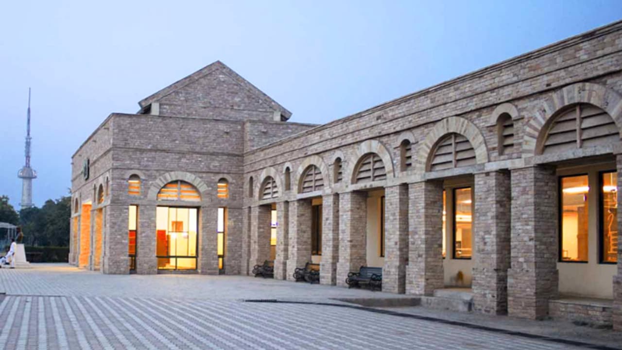 ದುಬಾರಿ ಶಾಲೆಗಳು