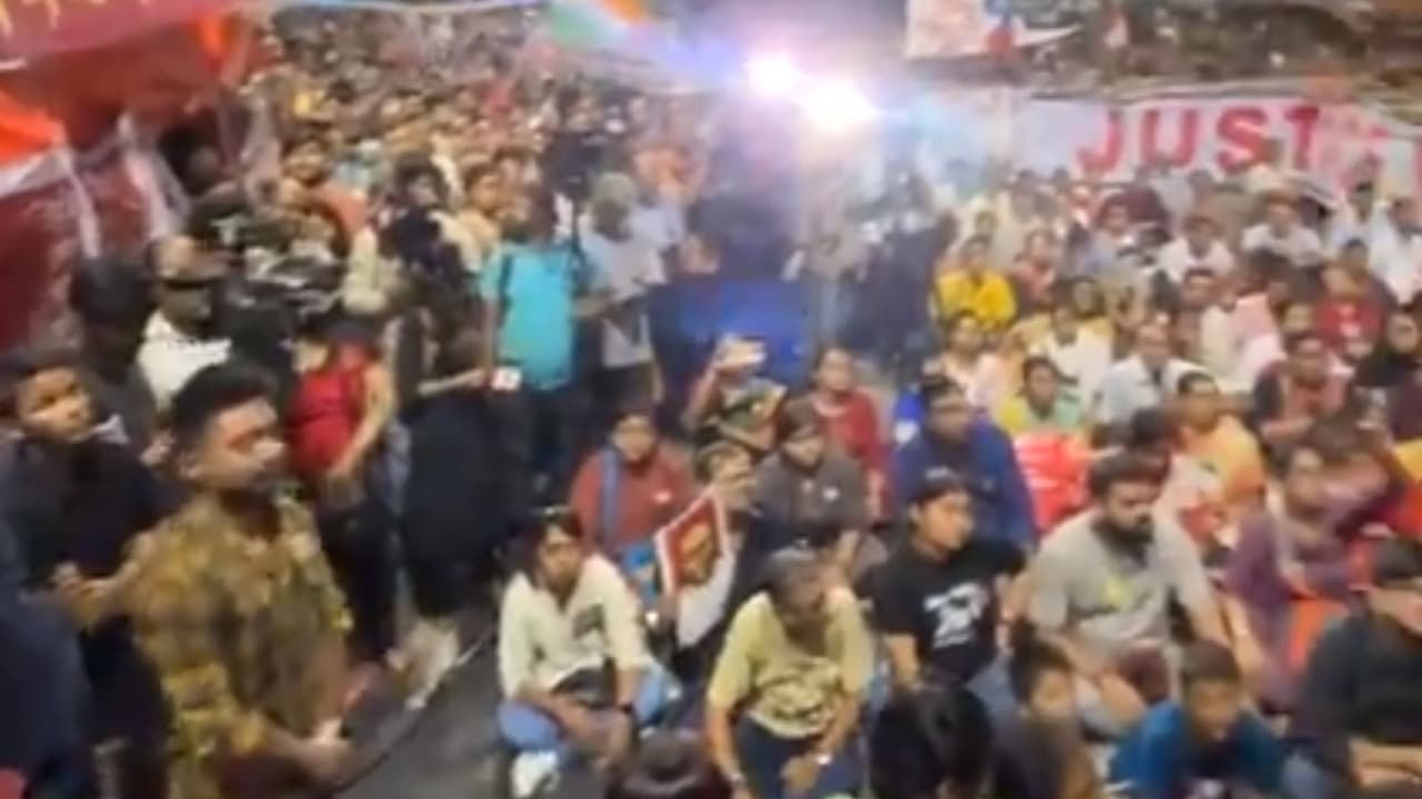 গোটা দেশের বুকে কার্যত নজিরবিহীন আন্দোলন (Protest) গোটা দেশের বুকে কার্যত নজিরবিহীন আন্দোলন (Protest)