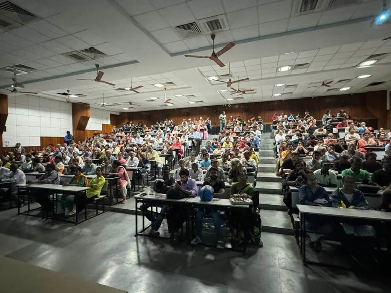 শুরুতেই স্লোগান শুরুতেই স্লোগান