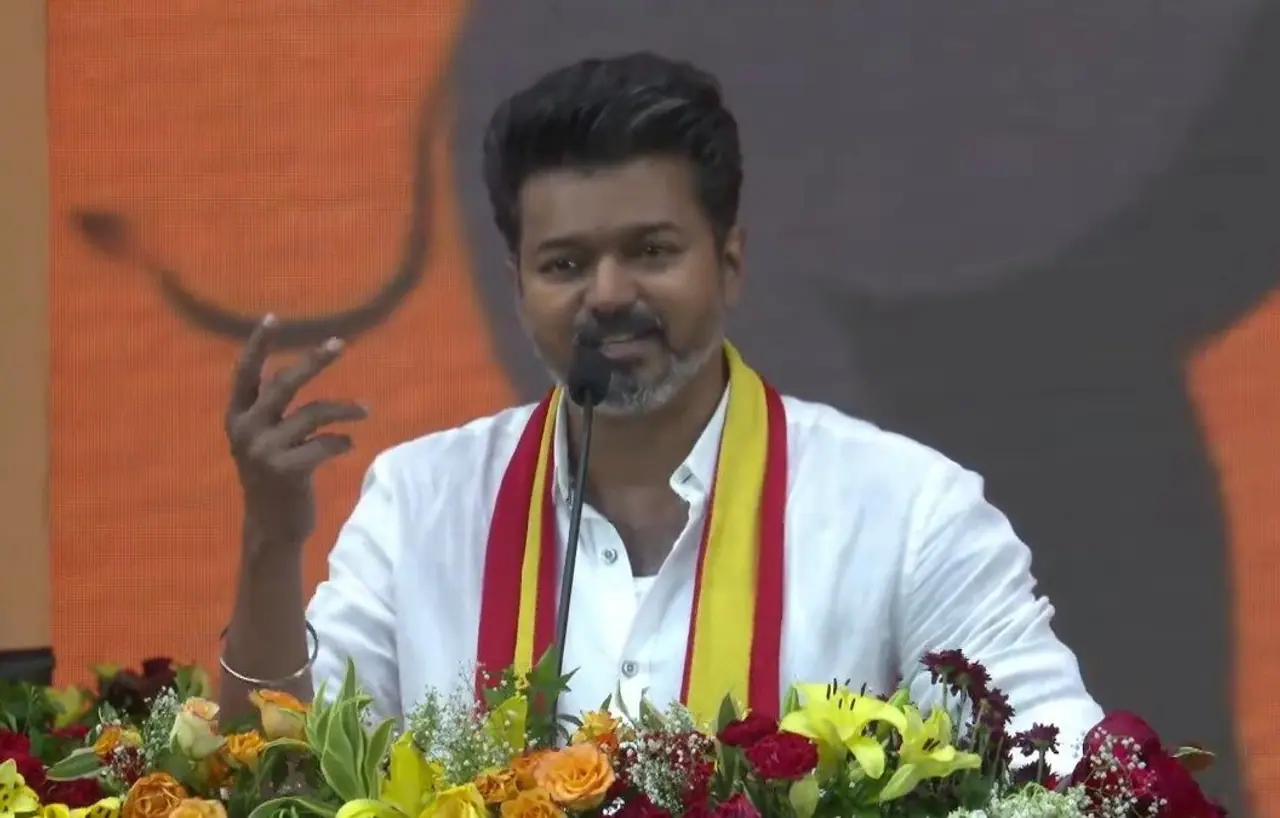 ప్రముఖ దర్శకుడికి ఎమ్మెల్యే సీటు ఇవ్వడానికి నిరాకరించిన విజయ్ ప్రముఖ దర్శకుడికి ఎమ్మెల్యే సీటు ఇవ్వడానికి నిరాకరించిన విజయ్