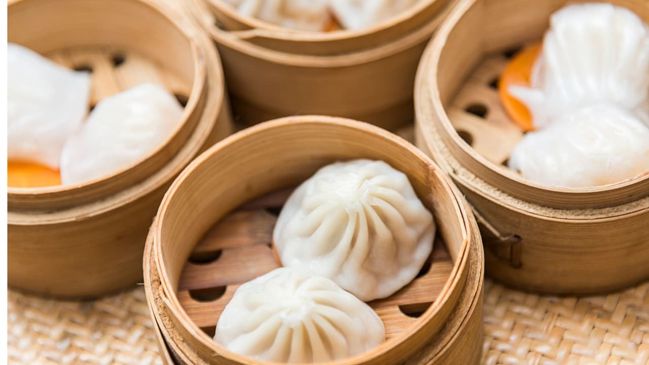 মোমো আমরা অনেকেই খেতে ভালোবাসি