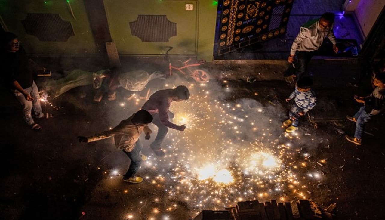 தீபாவளிக்கு மறுநாள் அரசு விடுமுறை