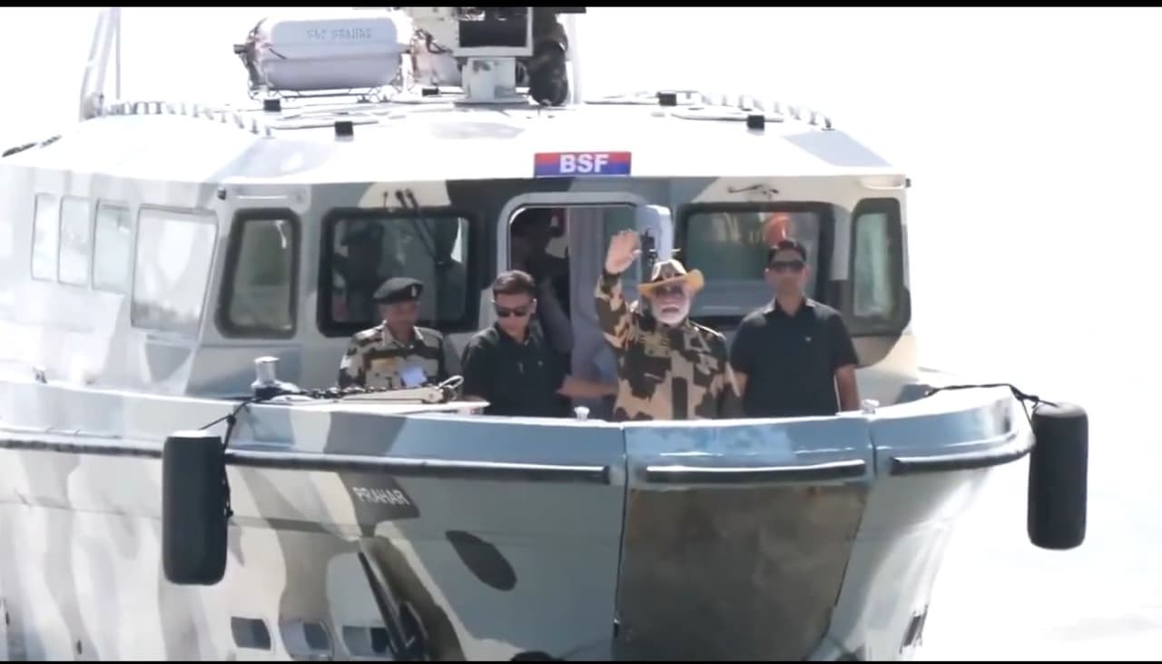 মোদীর দীপাবলি মোদীর দীপাবলি