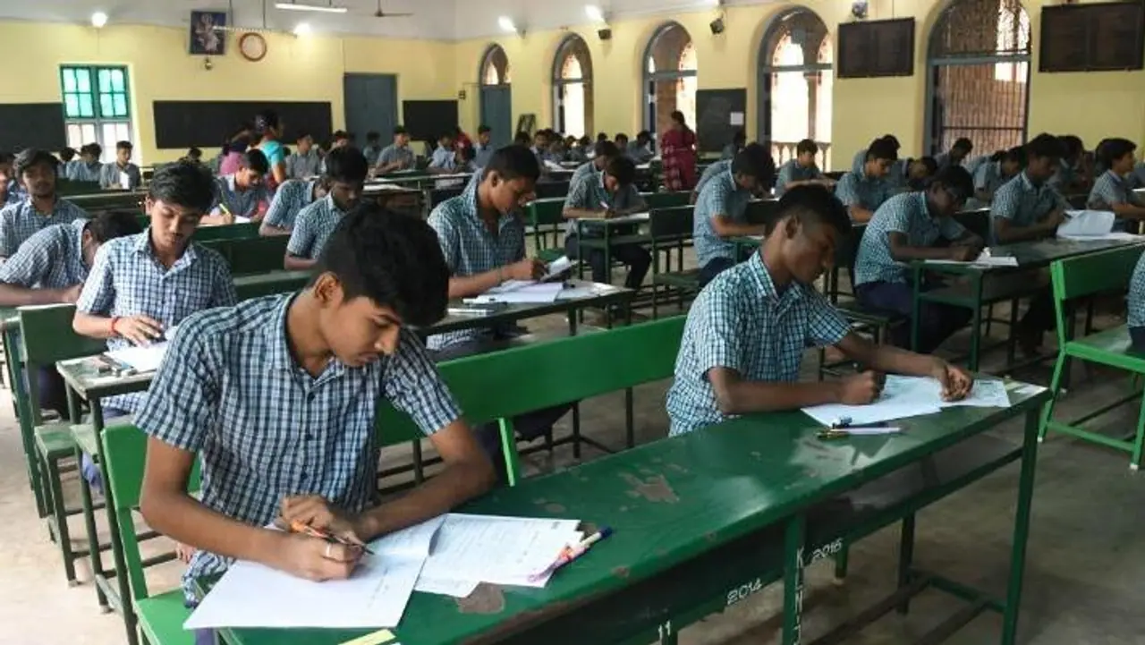 12 ஆம் வகுப்பு துணைத் தேர்வில் தேர்ச்சி