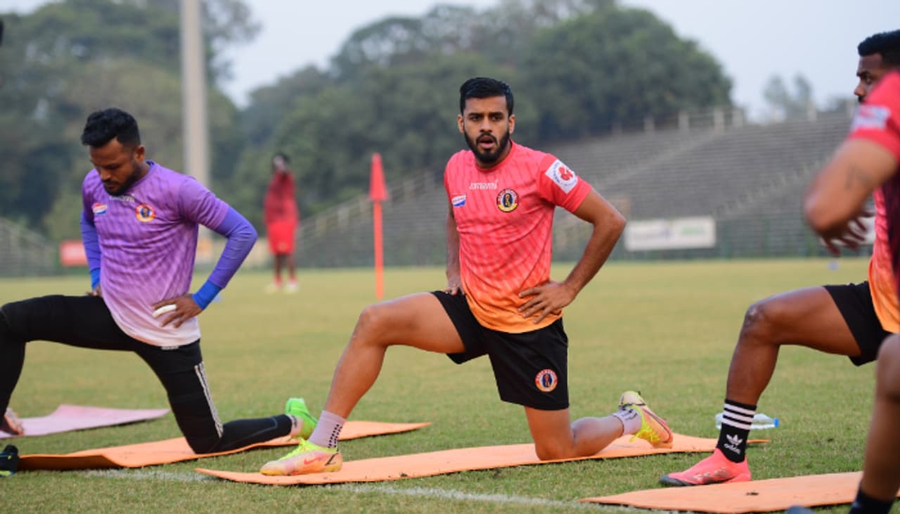 কয়েকদিনের বিরতির পর শনিবার ফের অনুশীলন শুরু করে দিলেন ইস্টবেঙ্গলের ফুটবলাররা