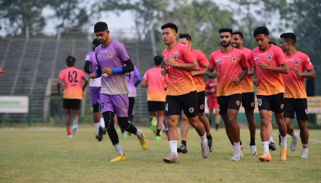 এদিকে ইতিমধ্যেই আইএসএল এর (ISL) প্রথম জয় পেয়ে গেছে ইস্টবেঙ্গল (East Bengal) এদিকে ইতিমধ্যেই আইএসএল এর (ISL) প্রথম জয় পেয়ে গেছে ইস্টবেঙ্গল (East Bengal)