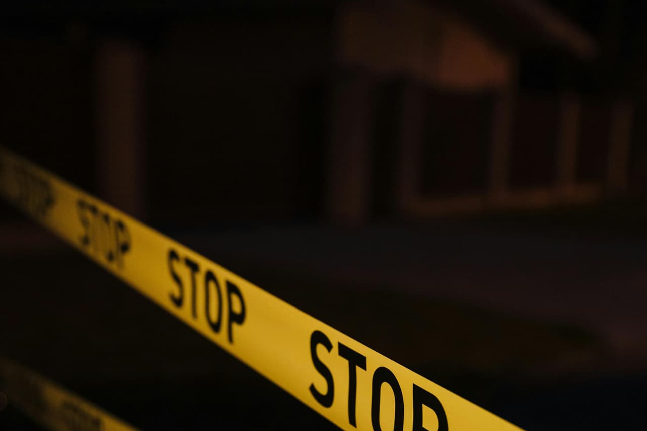 don't cross, police, Stop don't cross, police, Stop