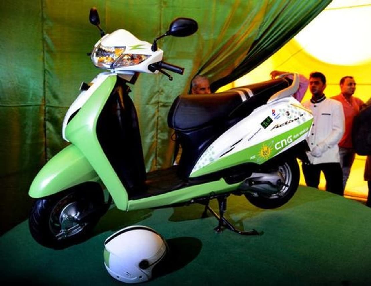 Honda Activa CNG: 400 கிமீ போகலாம்! மைலேஜ் பத்தி கவலையே வேண்டாம் ஆக்டிவா CNG