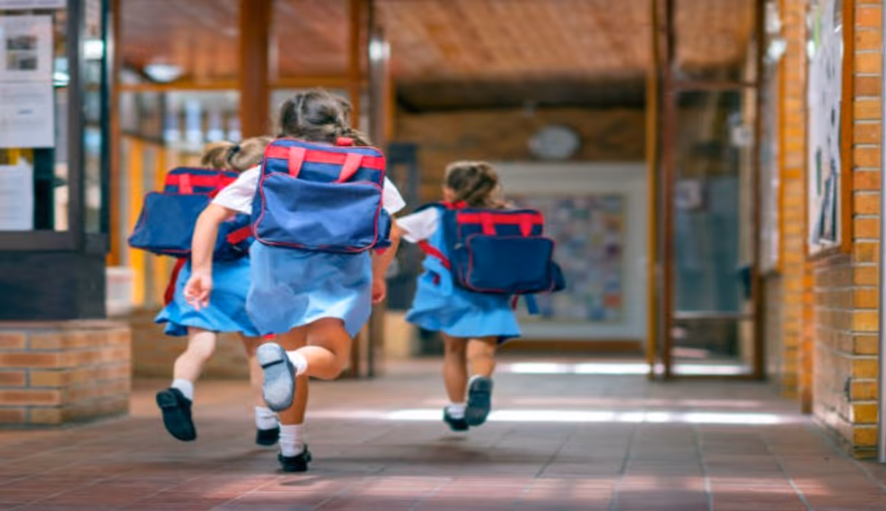 கோடை விடுமுறைக்கு பிறகு பள்ளிகள் திறப்பு