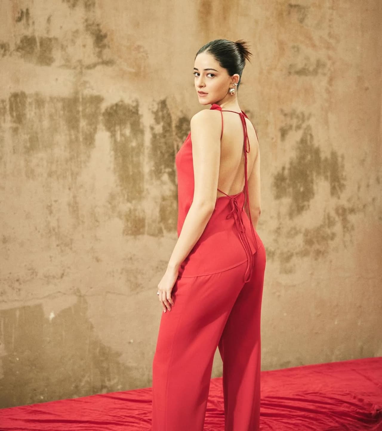 Ananya Panday's stunning red dress look Ananya Panday's stunning red dress look