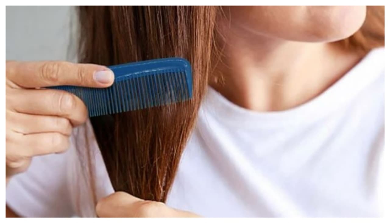 இரவில் தலை வாரினால் செல்வம் சேராதா? சாஸ்திரம் சொல்ற உண்மை என்ன?