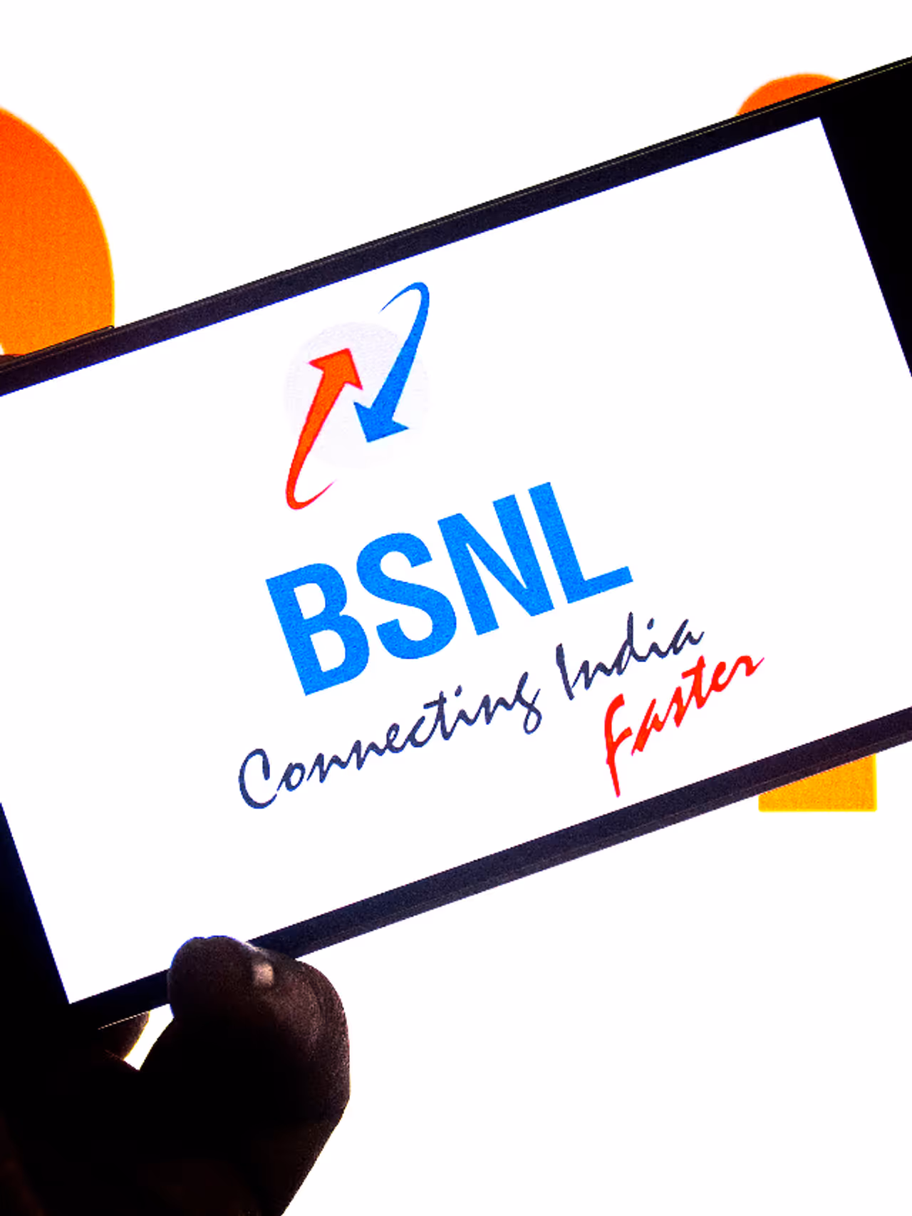 पुणे, मुंबईतील विद्यार्थ्यांनी BSNL कार्ड करा खरेदी, आता मोफतचा रिचार्ज आणि युट्युब प्रीमियम मिळणार 