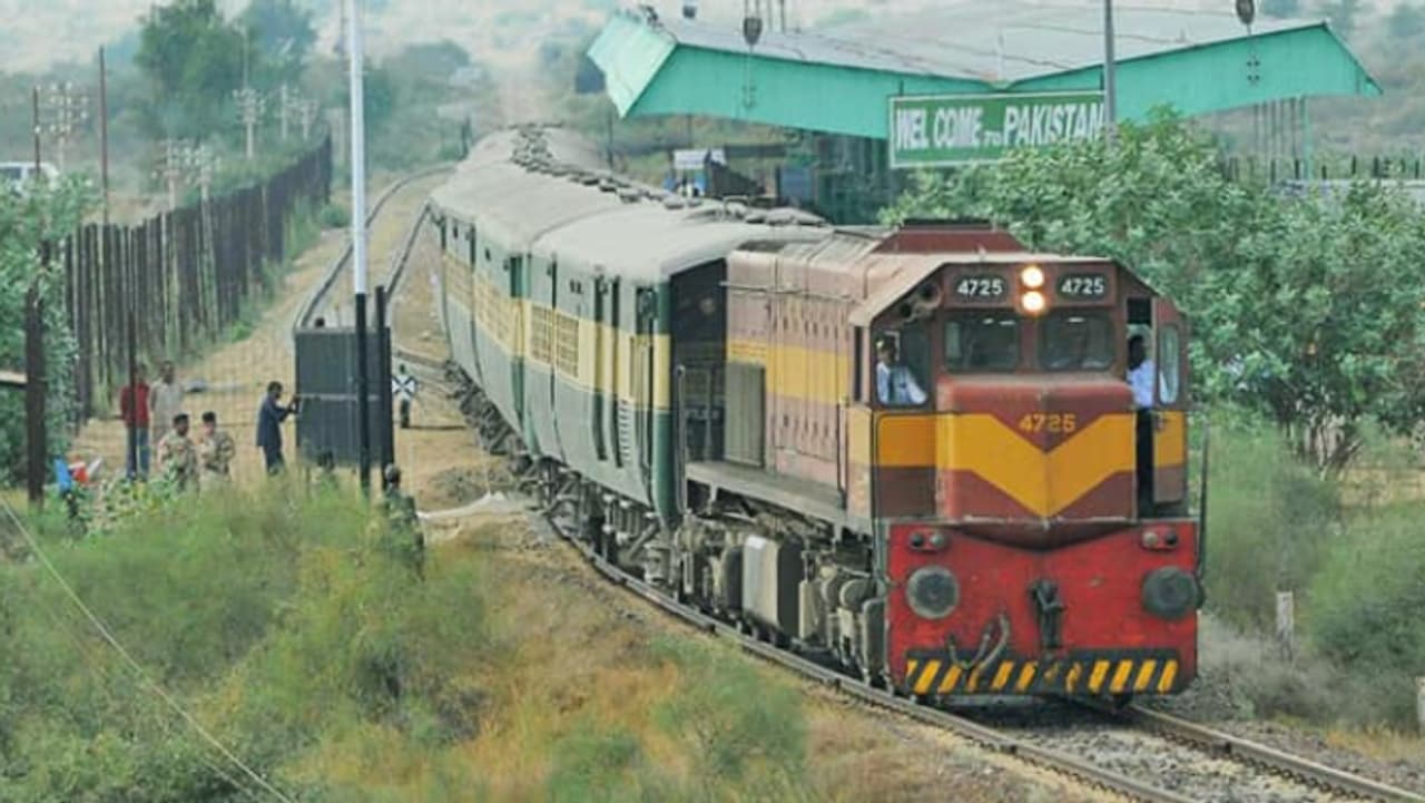 mobile fell in train in tamil