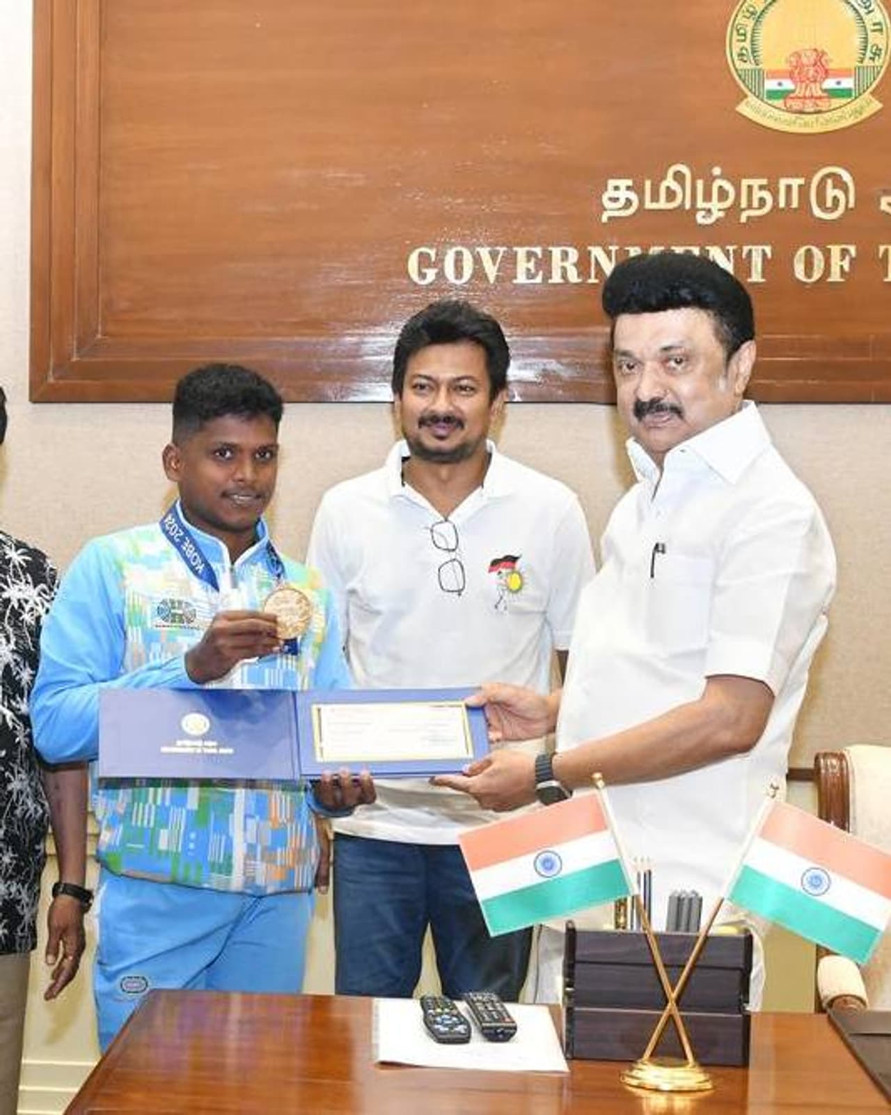 Athlete mariyappan and MK stalin Athlete mariyappan and MK stalin