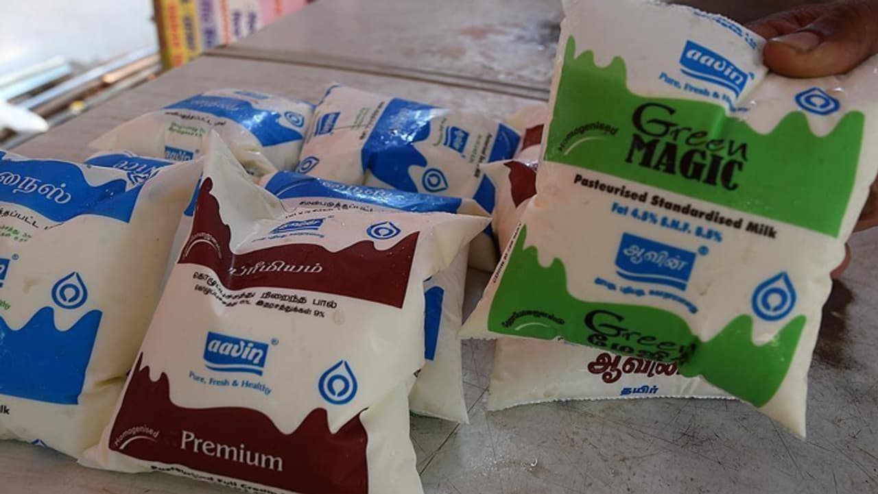 பால் கொள்முதல் விலை உயர்வு கோரி போராட்டம் பால் கொள்முதல் விலை உயர்வு கோரி போராட்டம்