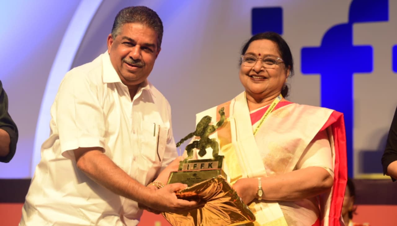 ചെമ്പരത്തി ശോഭന