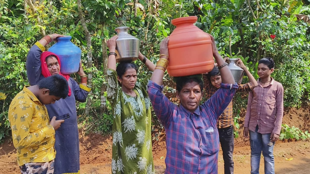 ಸರ್ಕಾರ ಅಧಿಕಾರಿಗಳ ವಿರುದ್ಧ ಹಿಡಿಶಾಪ: ಸರ್ಕಾರ ಅಧಿಕಾರಿಗಳ ವಿರುದ್ಧ ಹಿಡಿಶಾಪ: