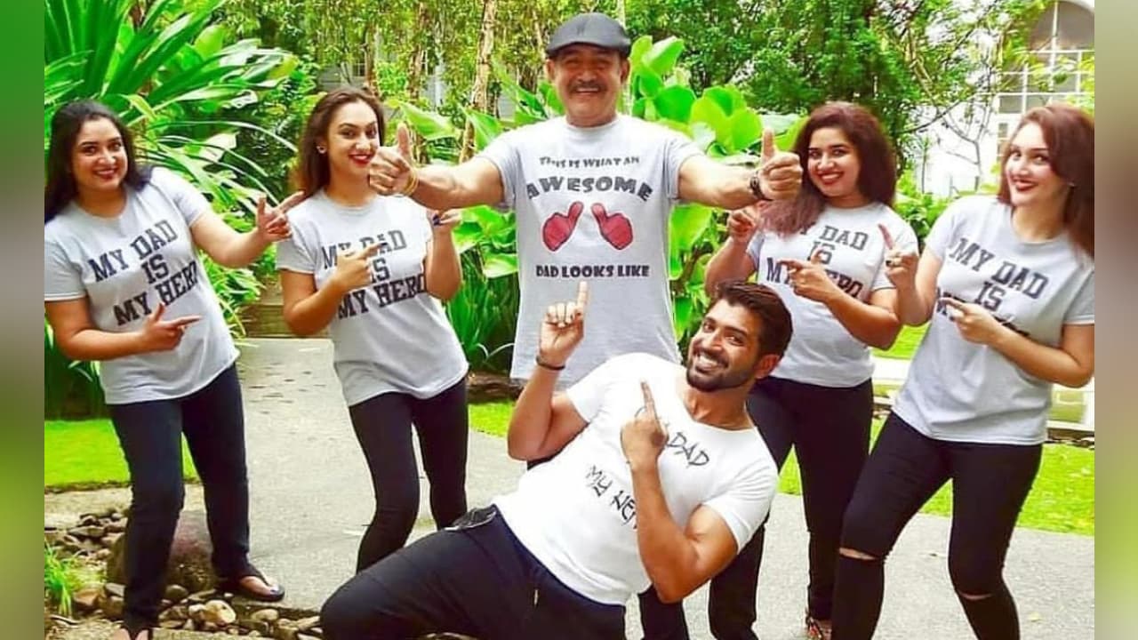 Vijayakumar family Vijayakumar family