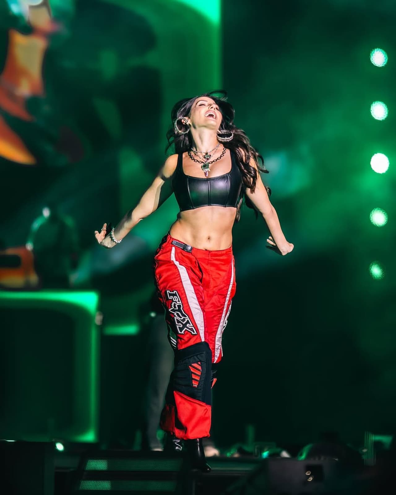 সোশ্যাল মিডিয়ায় এক দুর্ধর্ষ পারফরম্যান্সের ছবি শেয়ার করেছেন নোরা ফতেহি সোশ্যাল মিডিয়ায় এক দুর্ধর্ষ পারফরম্যান্সের ছবি শেয়ার করেছেন নোরা ফতেহি