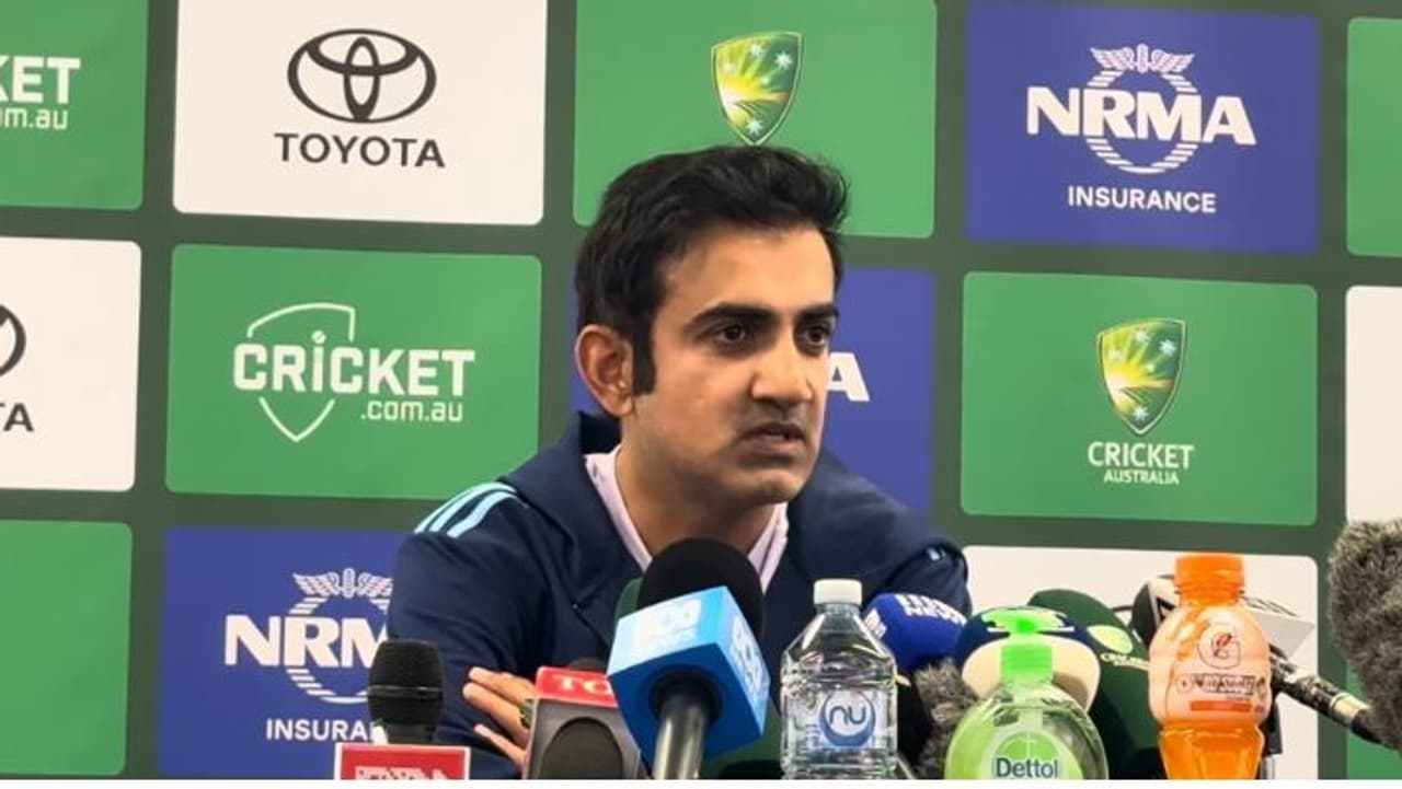 ভারতীয় দলের প্রধান কোচ হিসেবে দায়িত্ব নেওয়ার পরেই সমালোচনার মুখে গৌতম গম্ভীর