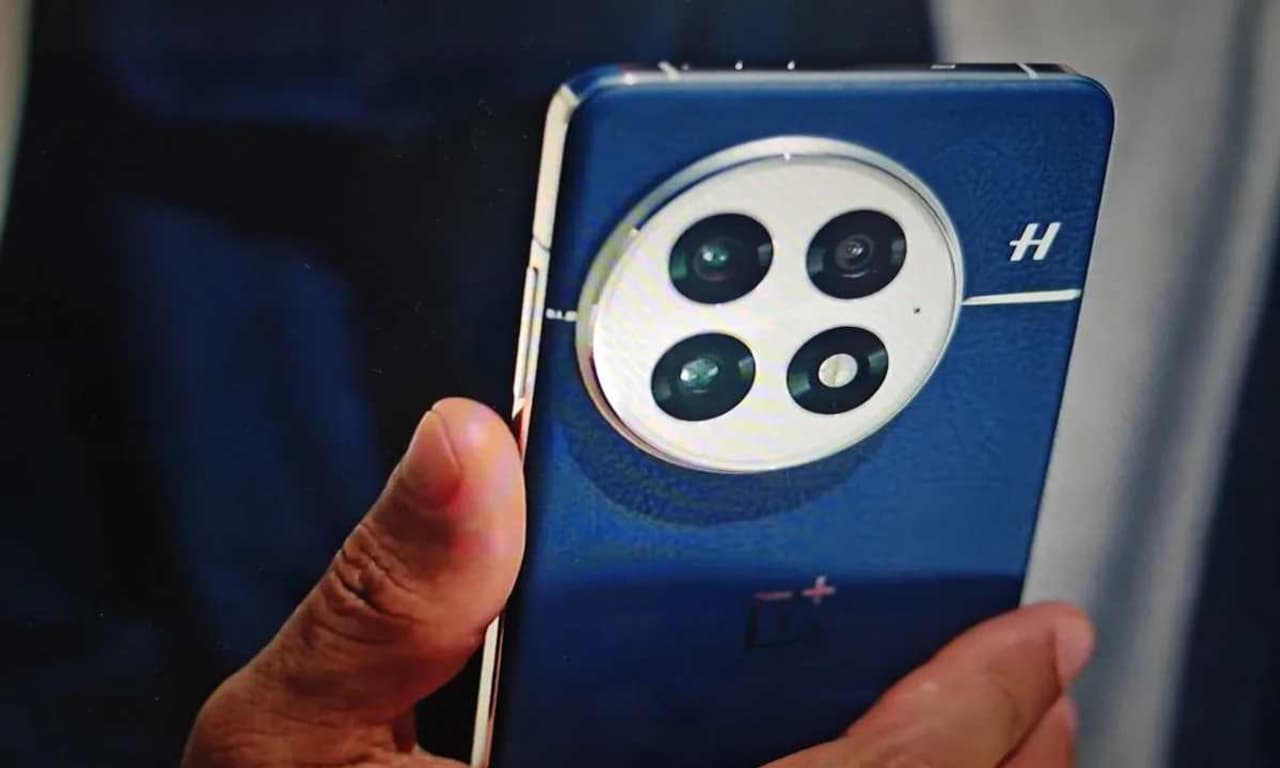 ११,००० रुपये वाचवून स्वस्तात घ्या 'हा' फ्लॅगशिप फोन, फोटो पाहून म्हणाल Appleला पडला भारी 