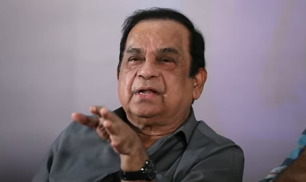 నవ్వులు రారాజుగా వెలుగుతున్న బ్రహ్మానందం నవ్వులు రారాజుగా వెలుగుతున్న బ్రహ్మానందం