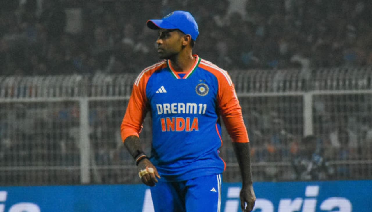 கேப்டன்சியில் 'ஹீரோ'; பேட்டிங்கில் 'ஜீரோ'; படுமோசமாக விளையாடும் சூர்யகுமார்; ரசிகர்கள் கவலை!