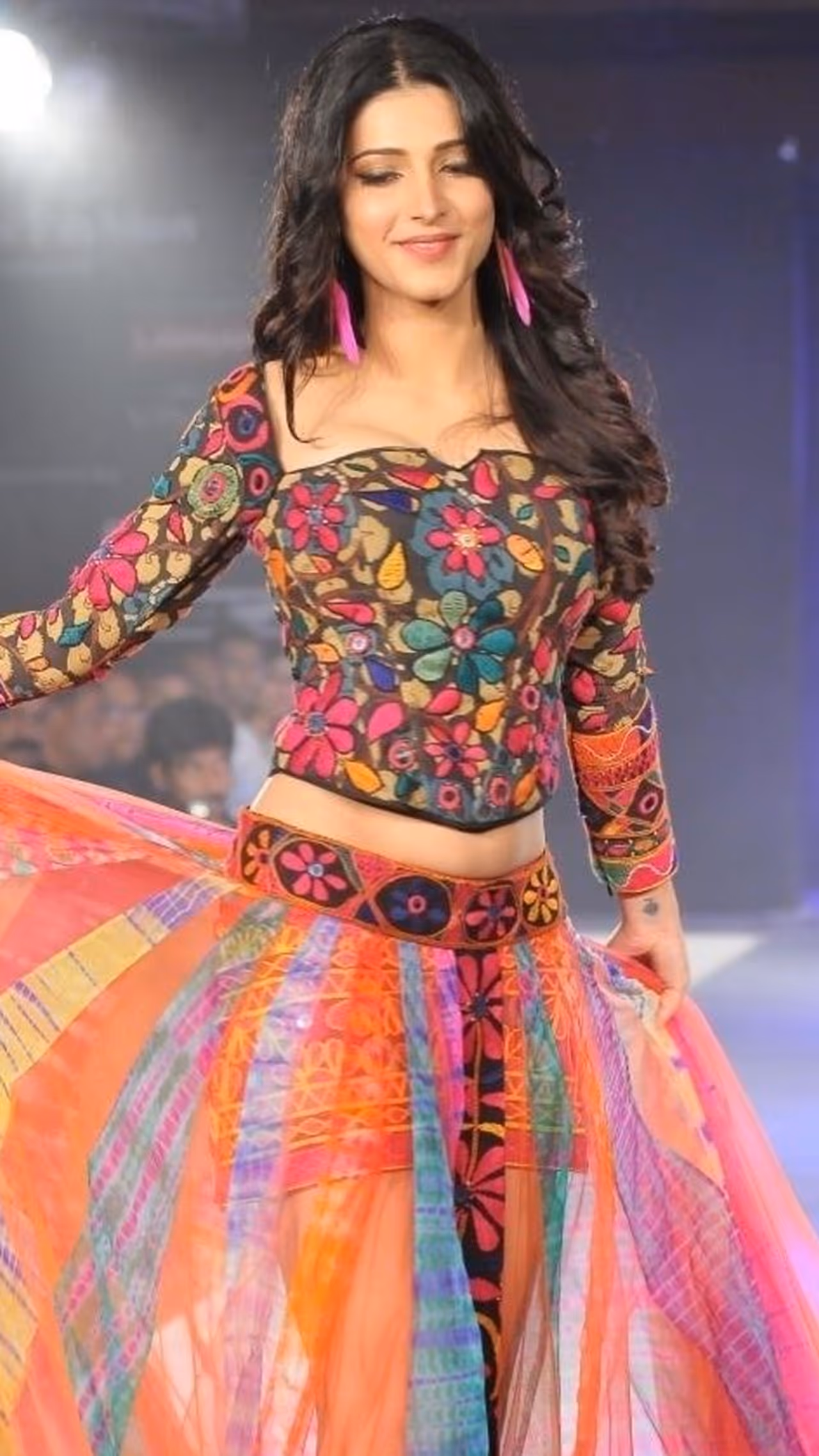 இசையால் மீண்டெழுந்த சுருதி ஹாசன் இசையால் மீண்டெழுந்த சுருதி ஹாசன்