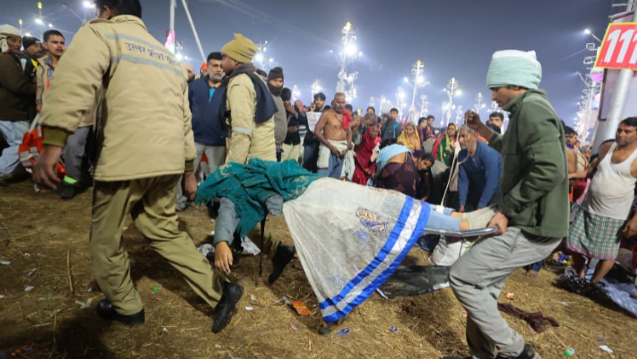 कुंभमेला क्षेत्र में उमड़ी भीड़, मची भगदड़