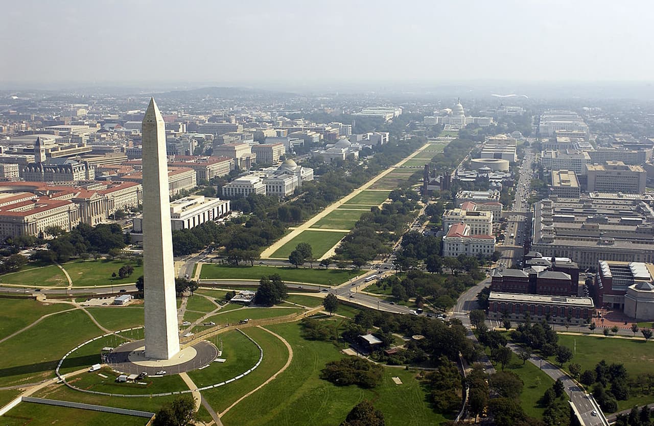 1. Walking the National Mall: America’s Front Yard 1. Walking the National Mall: America’s Front Yard