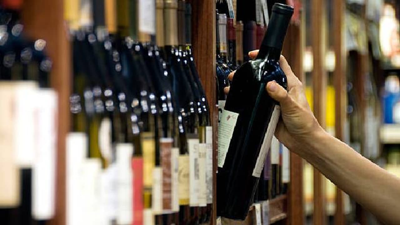 మందుబాబులకు షాక్ 