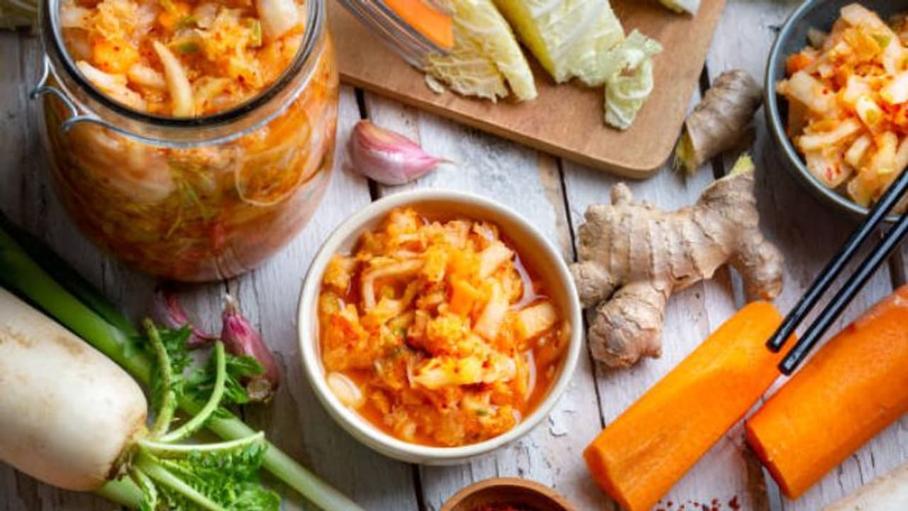 उन्हाळ्यात कैरीचं लोणचं घरी कस बनवाव? उन्हाळ्यात कैरीचं लोणचं घरी कस बनवाव?