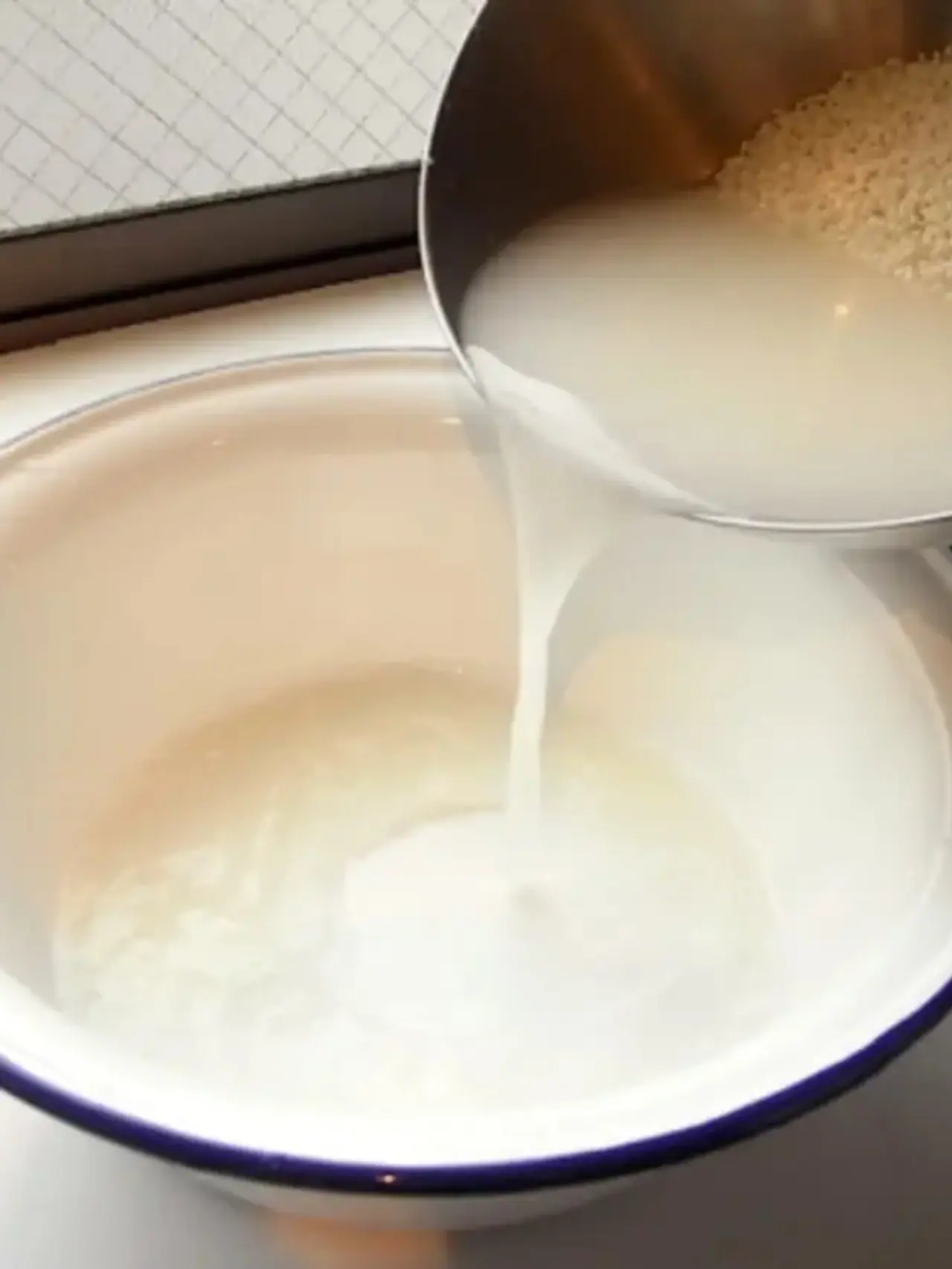 நீளமான கூந்தலுக்கு அரிசி, கிராம்பு நீர்