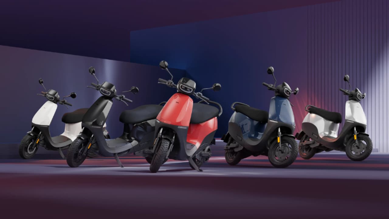 ரூ.15000 விலை அதிகரிக்கப்போகுது.. விடாமுயற்சியோடு வந்த ஓலாவின் புதிய ஸ்கூட்டர்கள்!