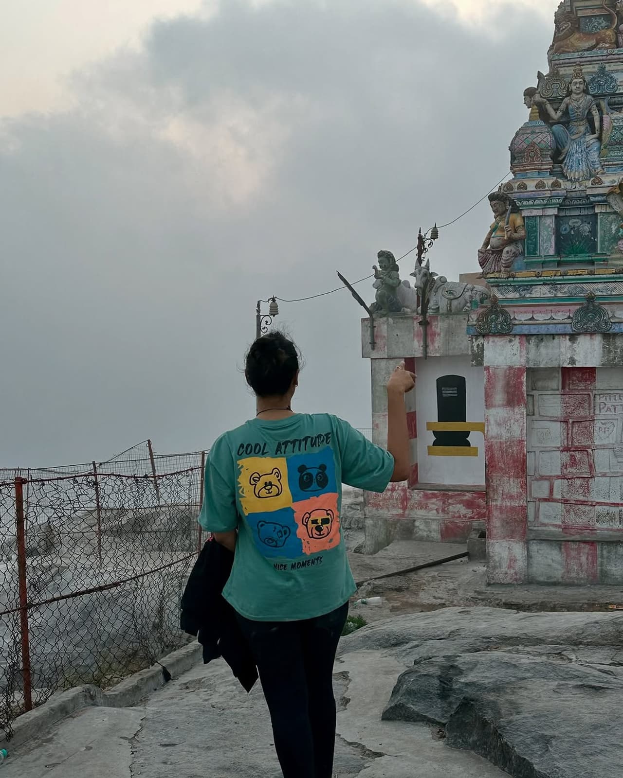 பருவதமலையில் பிக் பாஸ் பிரபலங்கள் பருவதமலையில் பிக் பாஸ் பிரபலங்கள்